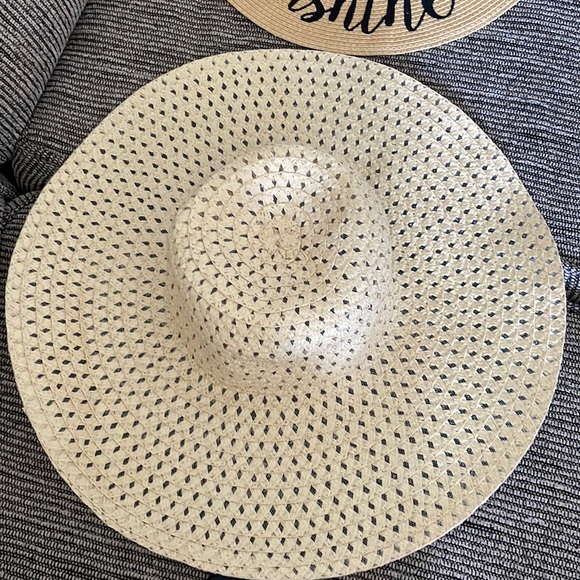 Sun brim hats. Set of 3 - new used once - Picture 2 of 4